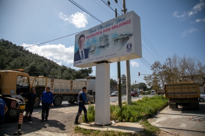 Başkan Aras ‘Bodrum’a Hoş Geldiniz’ Yazan Totemini Kaldırttı